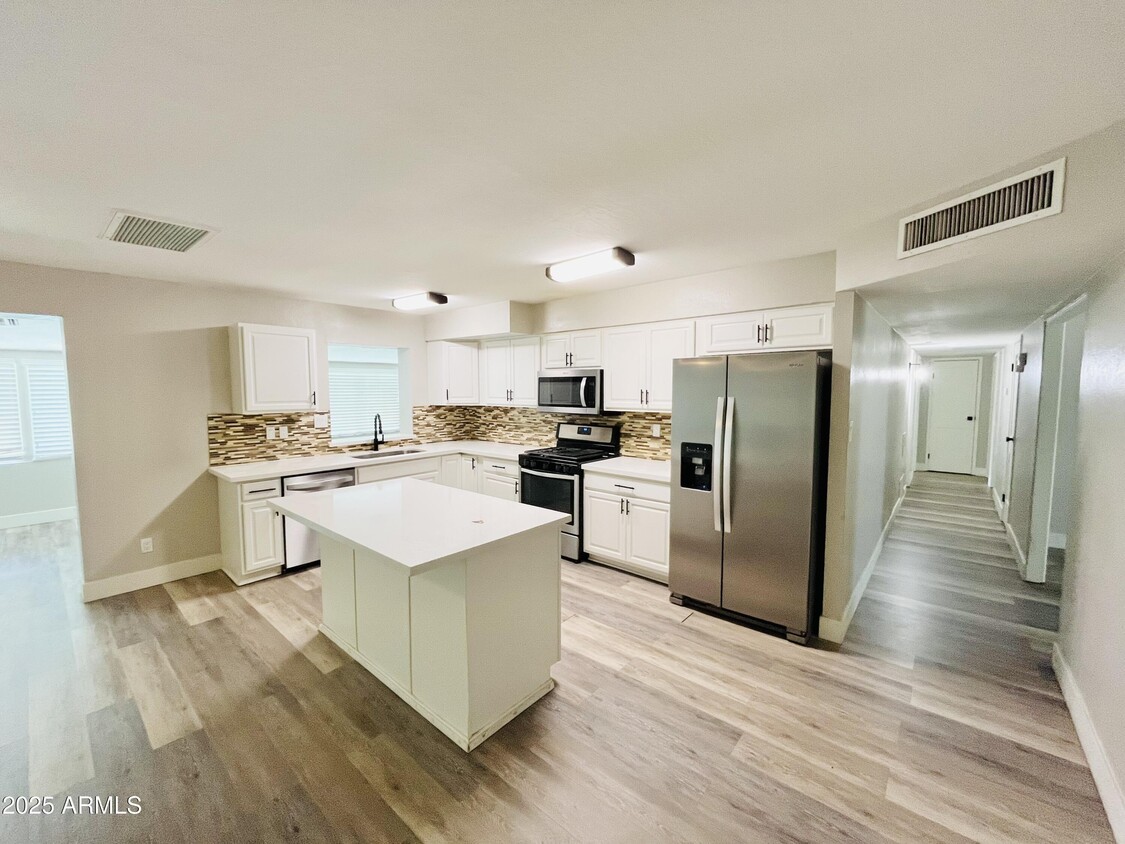 Foto principal - 1269 E Loma Vista Dr
