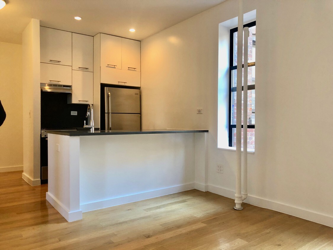 Primary Photo - 560 W 144th St
