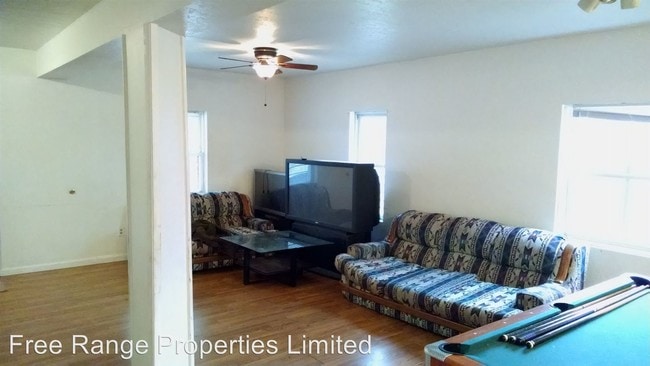 Building Photo - 5 br, 2 bath House - 1417 Lawnview