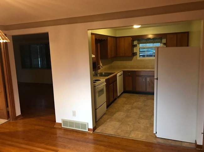 Foto del edificio - 7945 Barret Rd