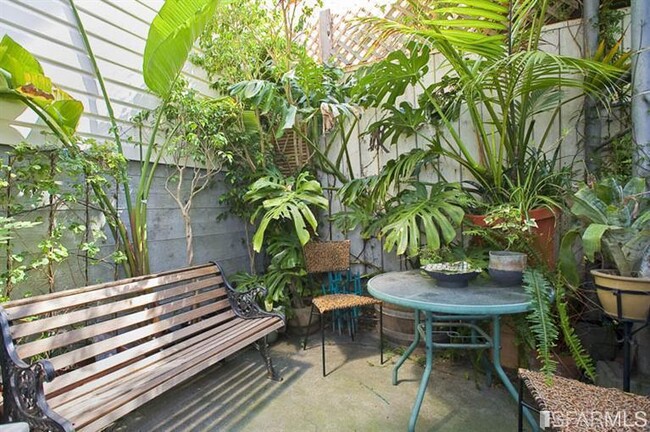 Foto del edificio - Charming 2Br Edwardian Condo in the heart ...