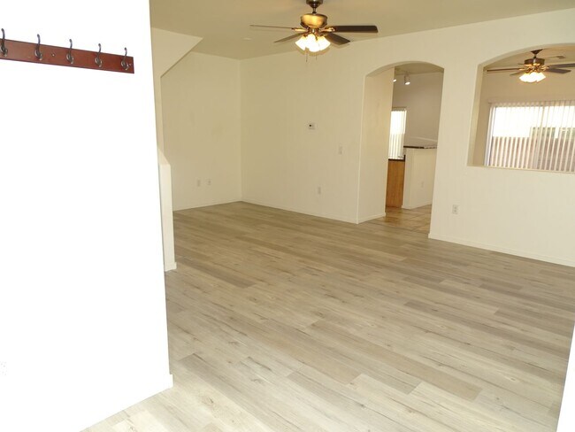 Foto del edificio - 3 Bedroom Townhome In Gated North Las Vega...