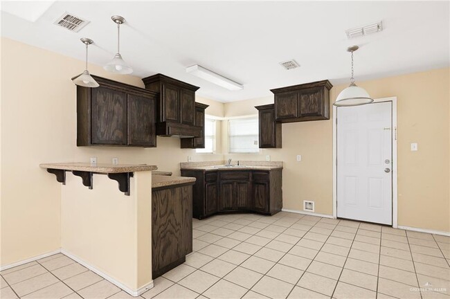 Building Photo - 10 W 2nd St