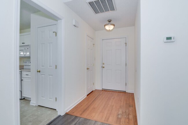Building Photo - Beautiful Brick Ranch w/ LARGE Backyard