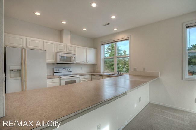 Building Photo - 4 br, 2.5 bath Apartment - 2026 SW 152nd St