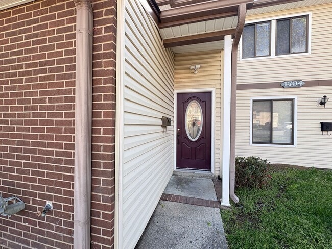 Building Photo - 3 Bedroom, 2.5 Bathroom Condo in High Point!