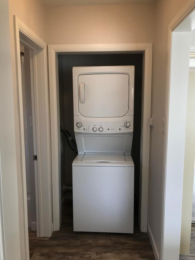 Building Photo - 2592 Armacost Ave