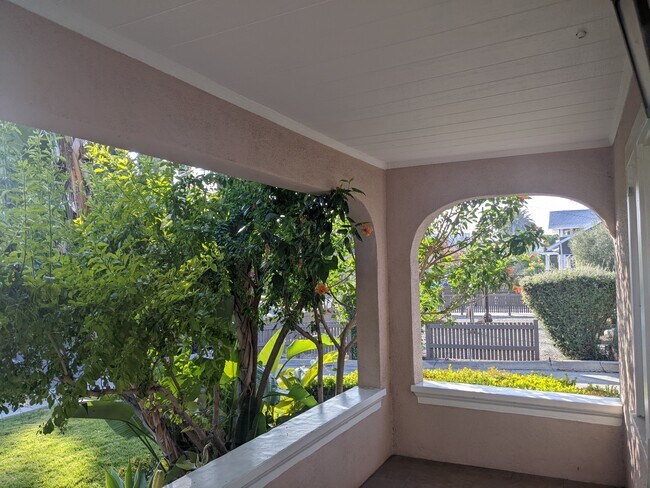 porch - 4417 Clayton Ave