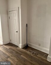 Building Photo - 1241 N 60th St