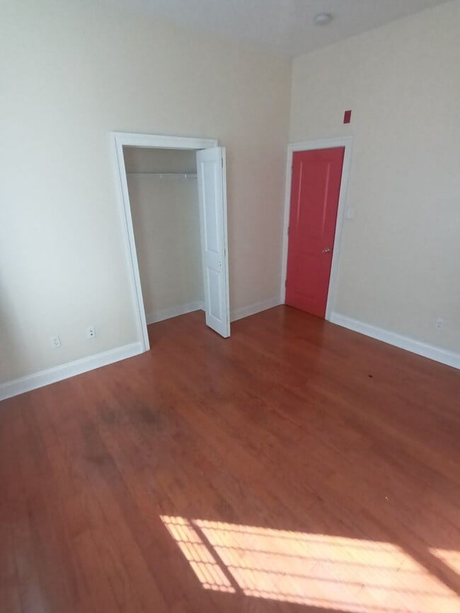 Building Photo - 1900 W Diamond St