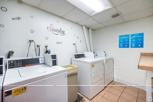 Building Photo - Chateau Emelita Apartments