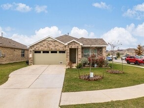 Building Photo - 210 Escondido Cir