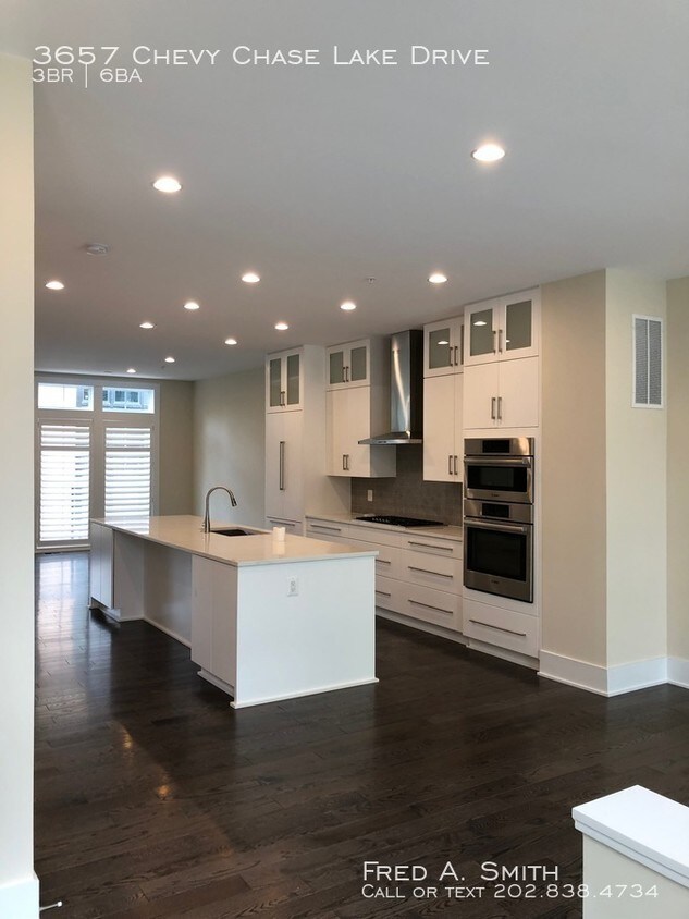 Foto principal - Three Bedroom Town House in Chevy Chase Lake