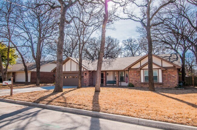 Building Photo - 2947 Southridge Dr