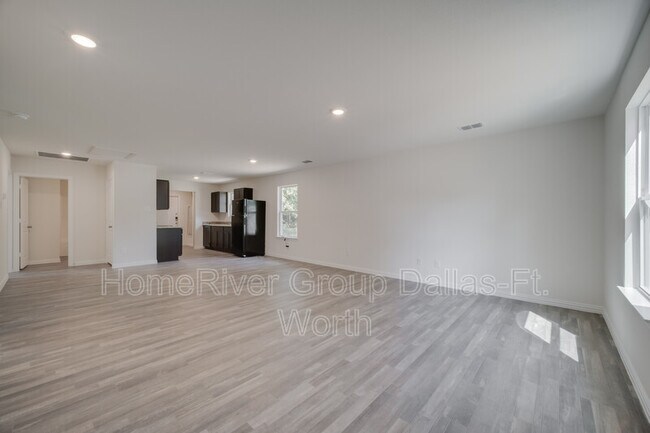 Building Photo - 221 W Tennie St