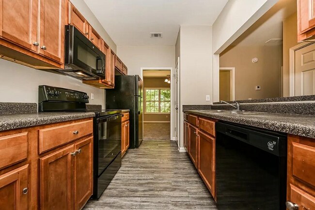 Foto del edificio - 225 Riverbend Dr