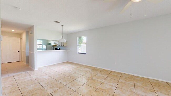 Building Photo - 201 Golf Club Ln