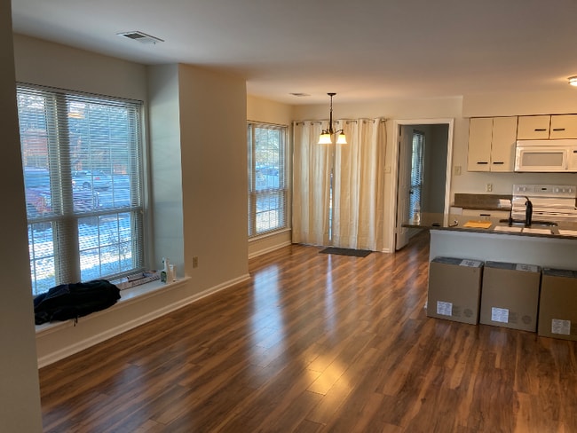 Building Photo - 209 Foxmeadow Dr