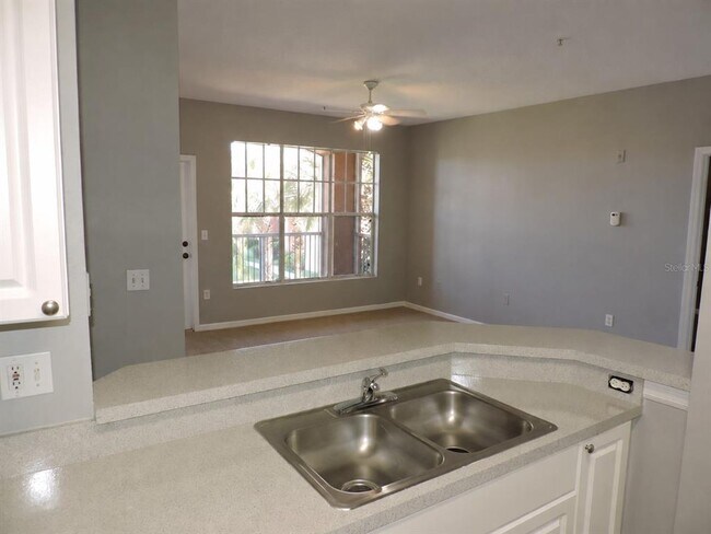 Foto del edificio - 5542 Metrowest Blvd