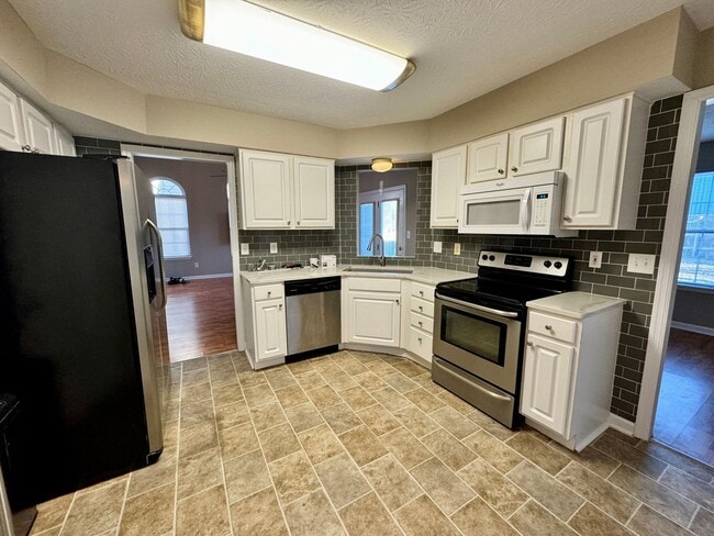 Building Photo - 3 Bedroom in Quiet Cul-De-Sac!