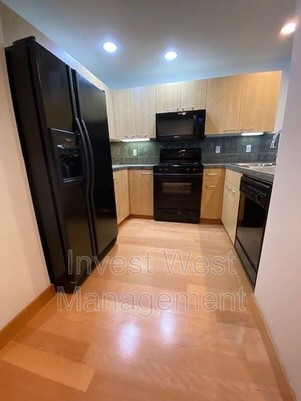 Foto del edificio - 300 W 8th St
