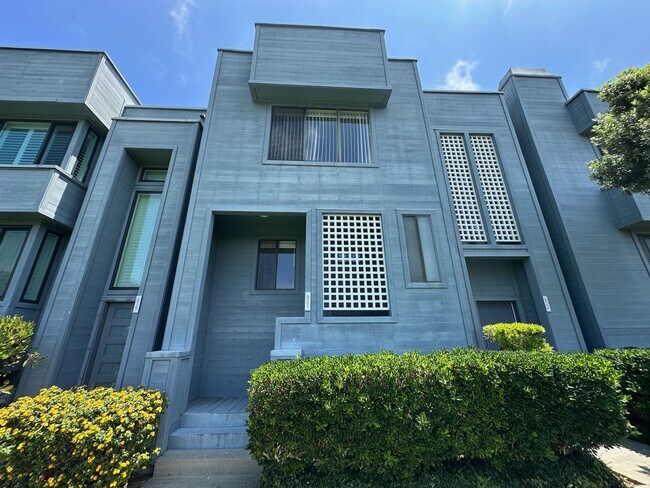 Foto del edificio - FOR RENT: 2Bd/2.5Ba Upgraded Townhome In T...