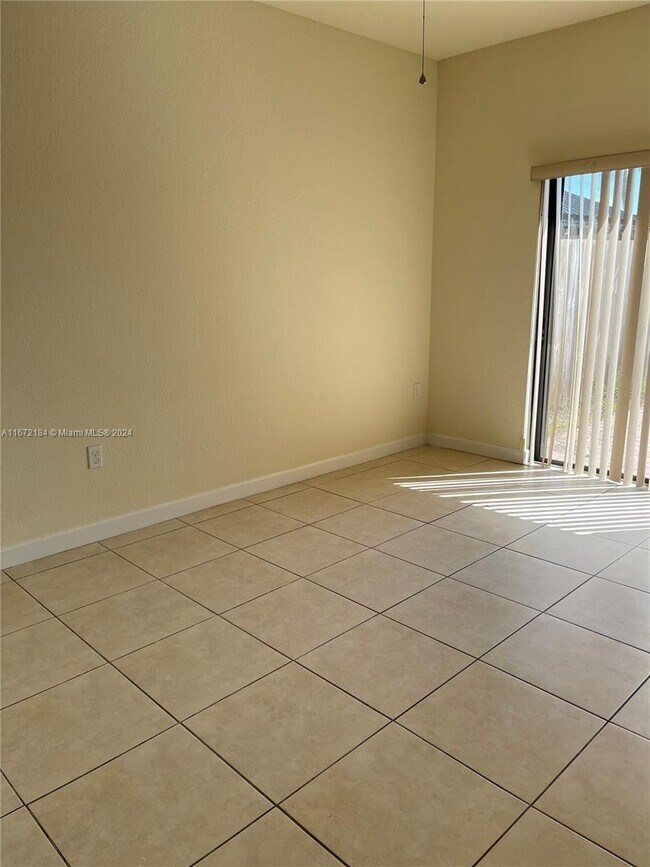 Foto del edificio - 3764 NE 3rd Ct