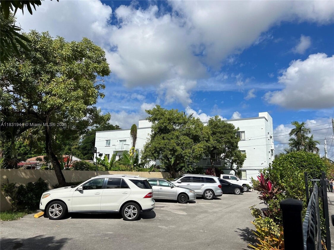 Foto principal - 7516 NE 1st Ave