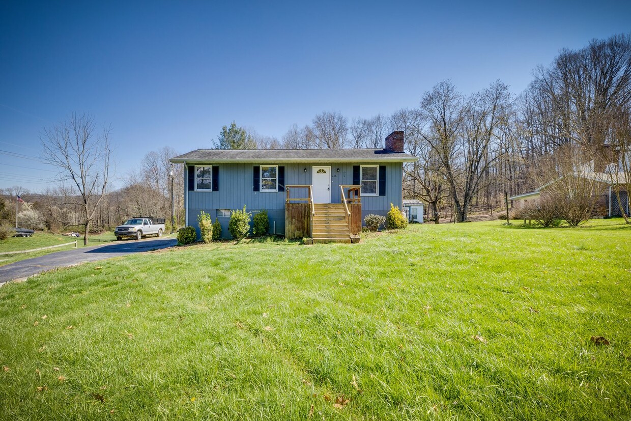 Primary Photo - 4br/ 2 ba private home in Bristol TN