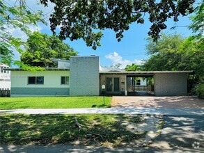 Building Photo - 910 NE 81st St