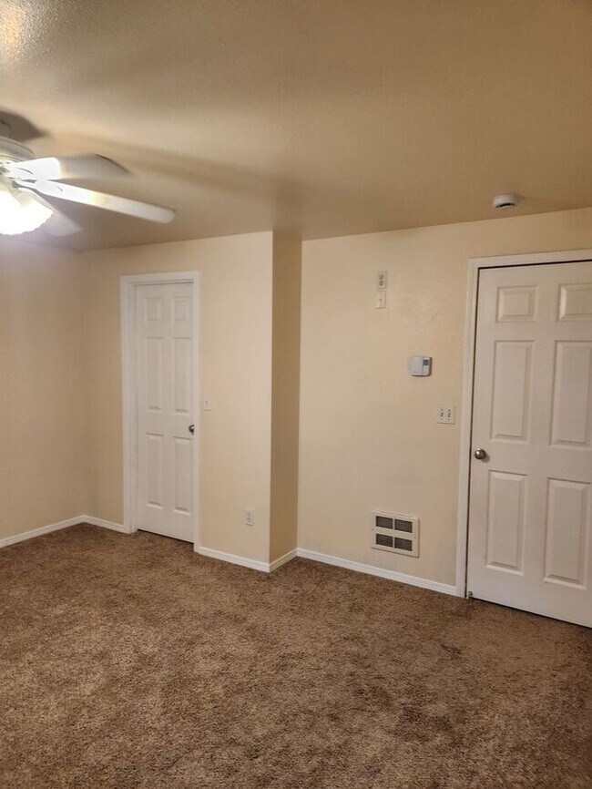 Building Photo - Outdoor enthusiasts dream community! Clear...