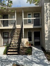 Building Photo - 17401 Red Oak Dr