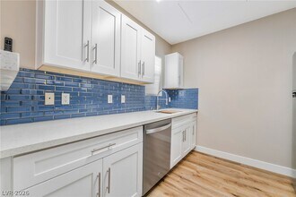 Building Photo - 45 Maleena Mesa St
