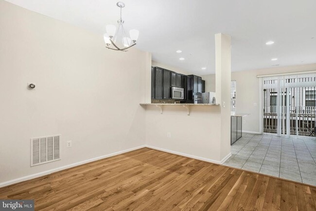 Building Photo - 1612 Fernwood Dr