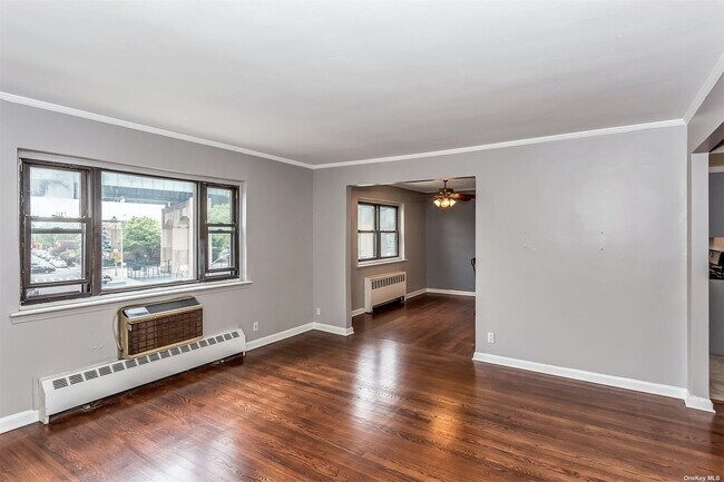 Foto del edificio - 21-32-32 Hoyt Ave S