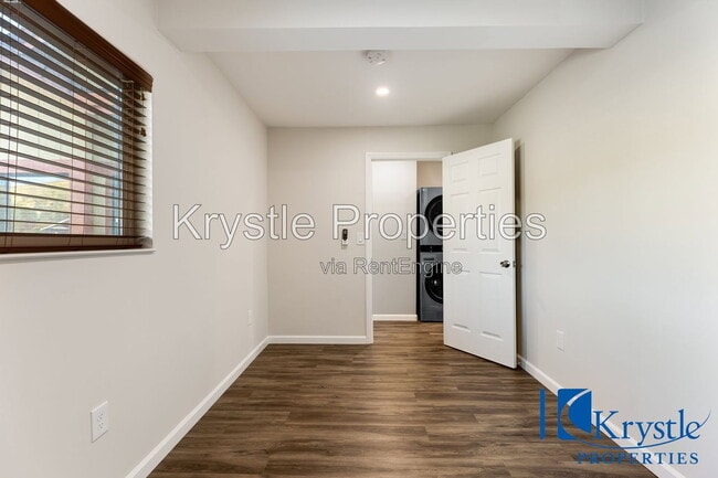 Foto del edificio - 471 McGrue Cir