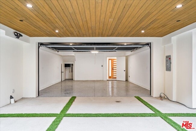 Foto del edificio - 1327 N Fuller Ave