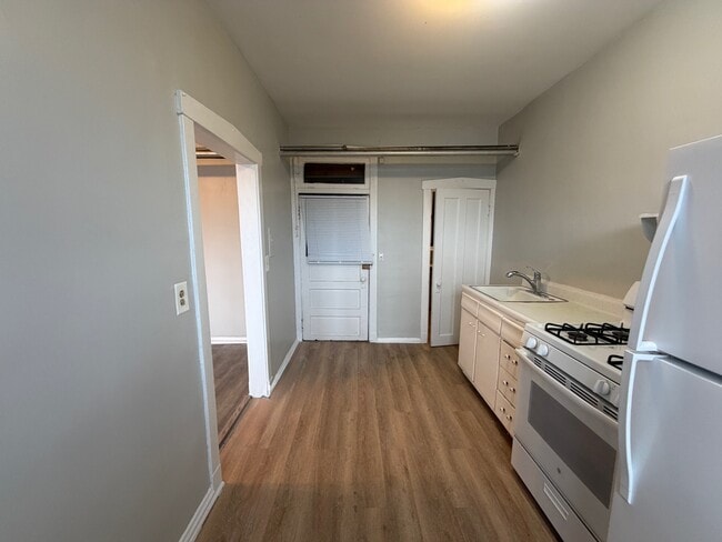 Building Photo - 3222 N Karlov Ave