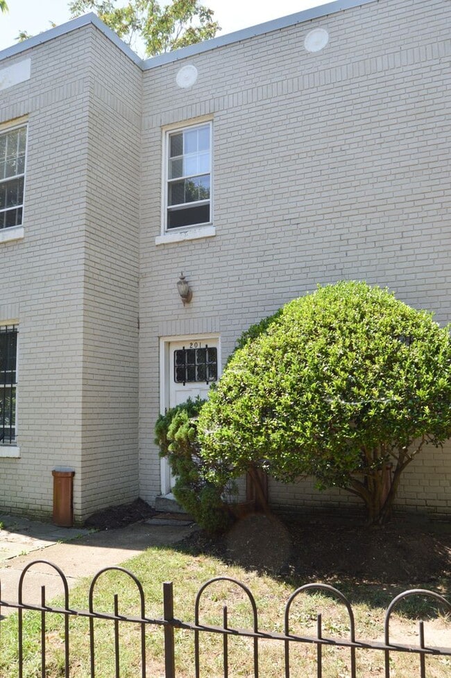 Building Photo - 201 Kentucky Ave SE