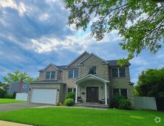 Building Photo - 28 Fern Dr E