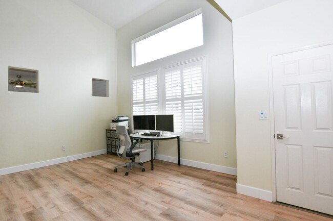 Foto del edificio - 3BED/2.5BATH Two-Story Home in Camarillo (...