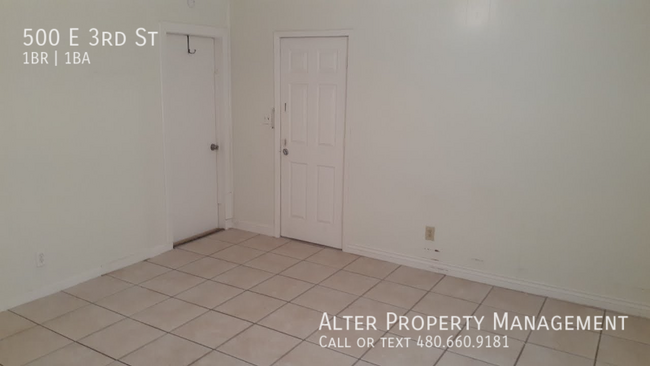 Building Photo - Cozy One-Bedroom Apartment