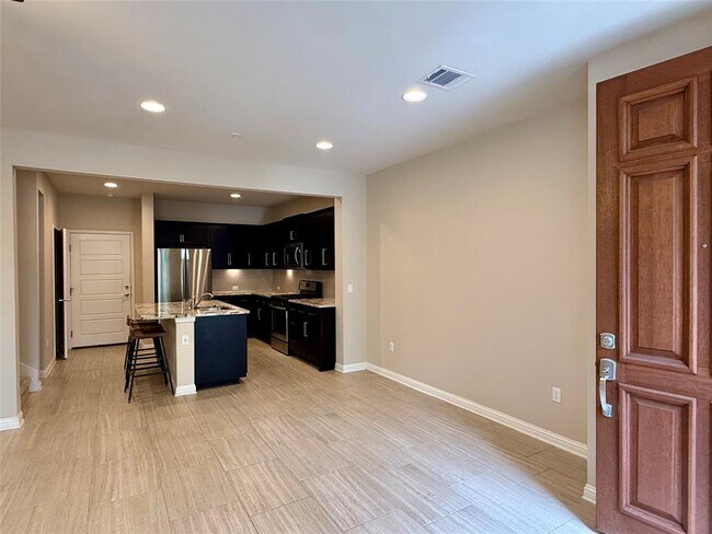 Foto del edificio - 6814 E Riverside Dr