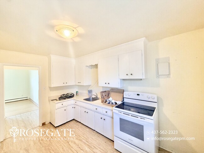 Photo du bâtiment - 1-Bedroom Apartment with Parking – Utilities Included – Pet Friendly – Kitchener