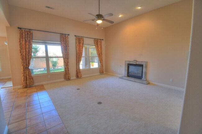 Building Photo - Beautiful NE Heights 3-4 Bedoom with Amazi...