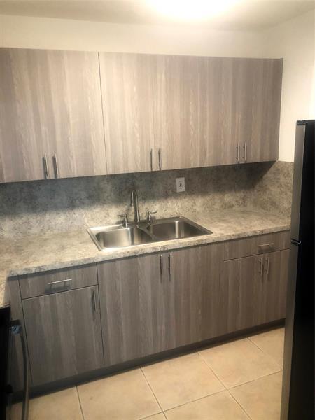 Foto del edificio - 770 NE 128th St