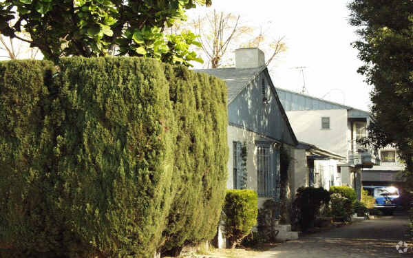 Primary Photo - 1310-1314 1/2 N Sycamore Ave