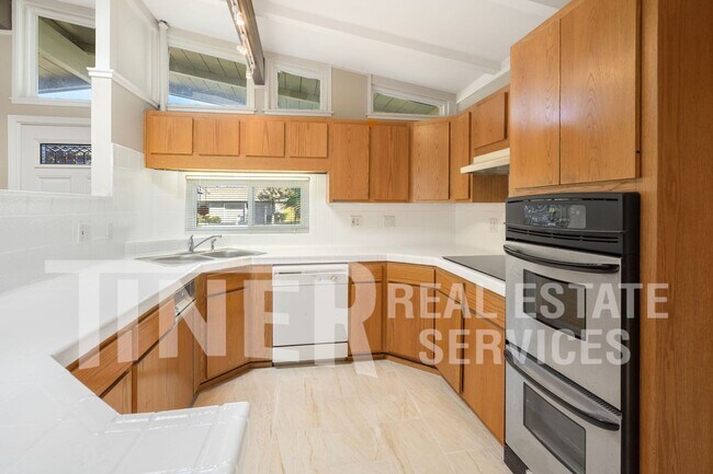 Foto del edificio - Mid Century Modern 3 Bedroom Home