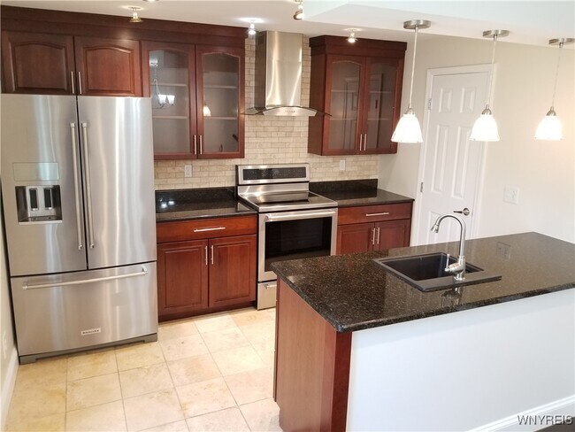 Building Photo - 807 Red Fern Ct