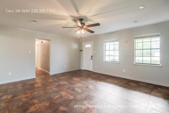 Foto del edificio - 647 Ridge Dr